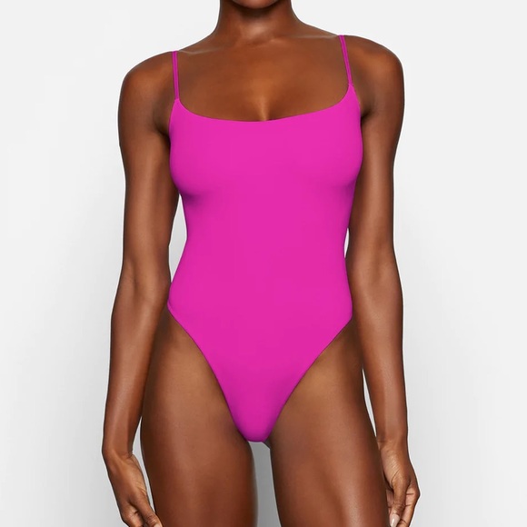 SKIMS Fits Everybody Cami Bodysuit Small Fushia NWT Sold Out - Picture 1 of 8